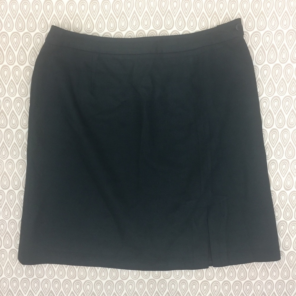 Jones New York Womans Black A Line Skirt SZ 16 D38